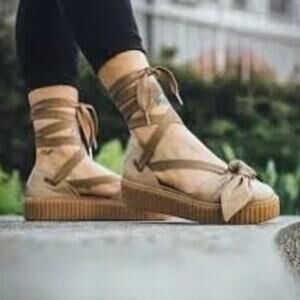 Puma FENTY Rihanna Bow Creeper Sandal Natural Oatmeal Size 8 RARE Lace-Up Flats